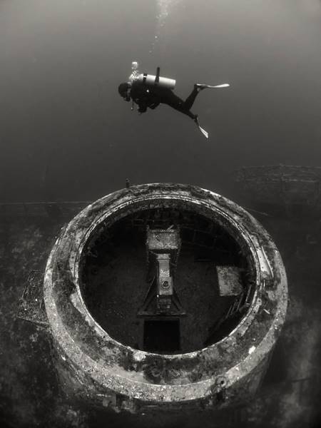 wrecked-underwater-08